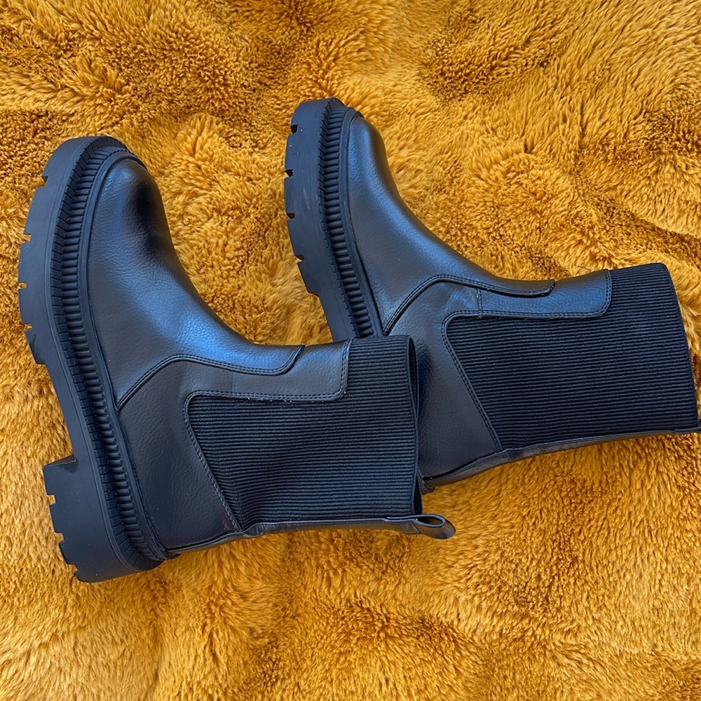Near new Mango boots